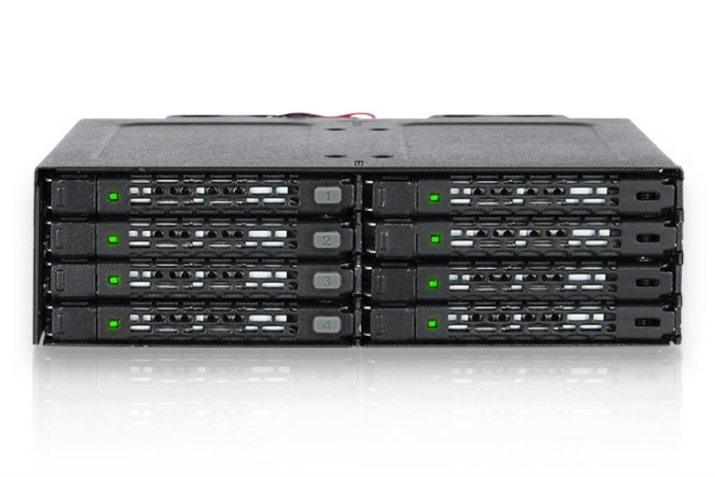 Icy Dock Backplane per 8 SSD& HDD SAS/SATA da 2.5" (7mm) in metallo robusto in external 5.25" bay