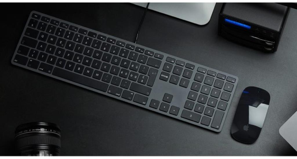 LMP tastiera USB layout francese (AZERTY) con tastierino numerico, 110 tasti, 2 x USB 2.0 - Alluminio